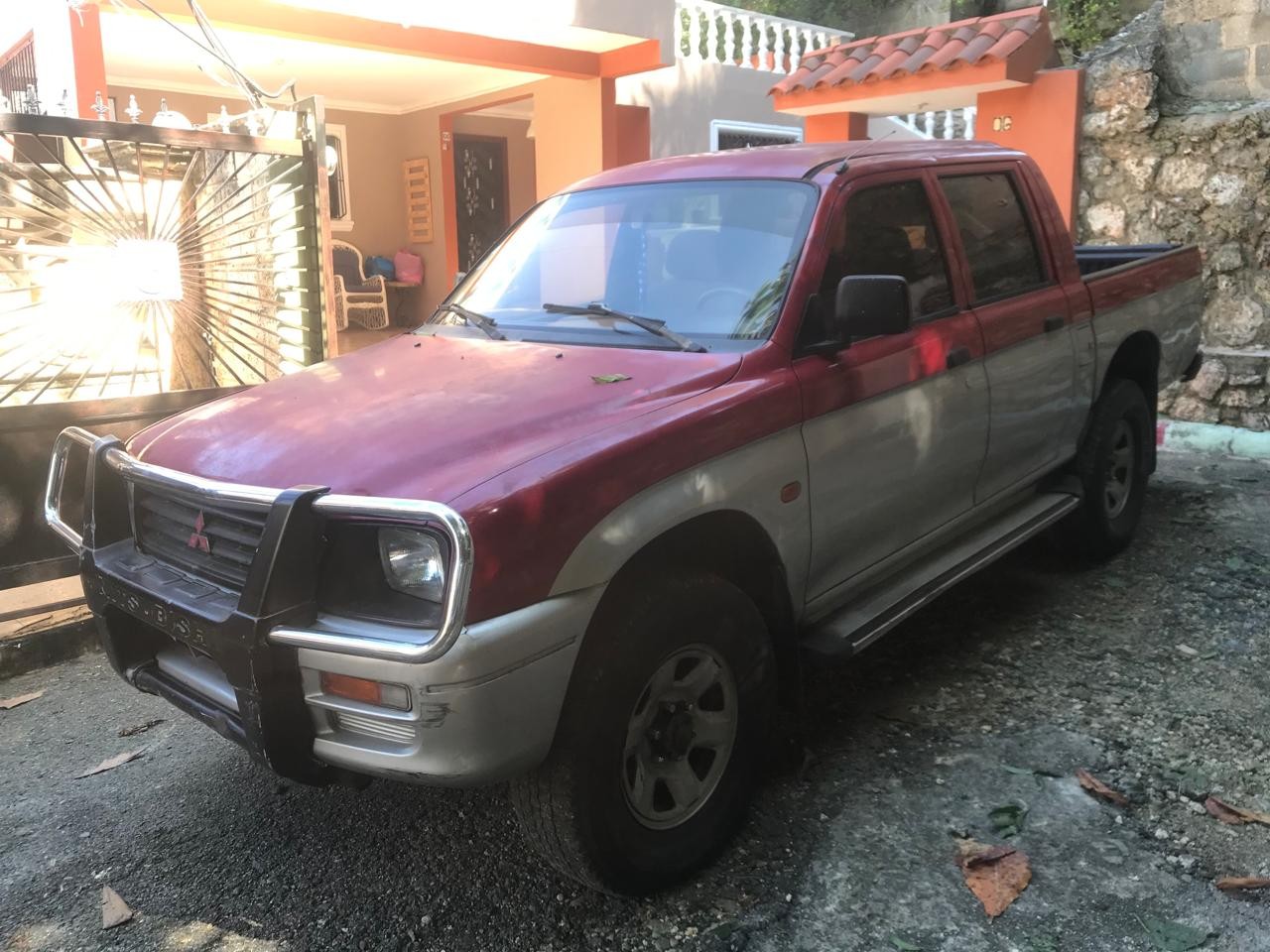 jeepetas y camionetas - Camioneta Mitsubishi L200 2001 4x4 Diesel ¡En oportunidad! 2