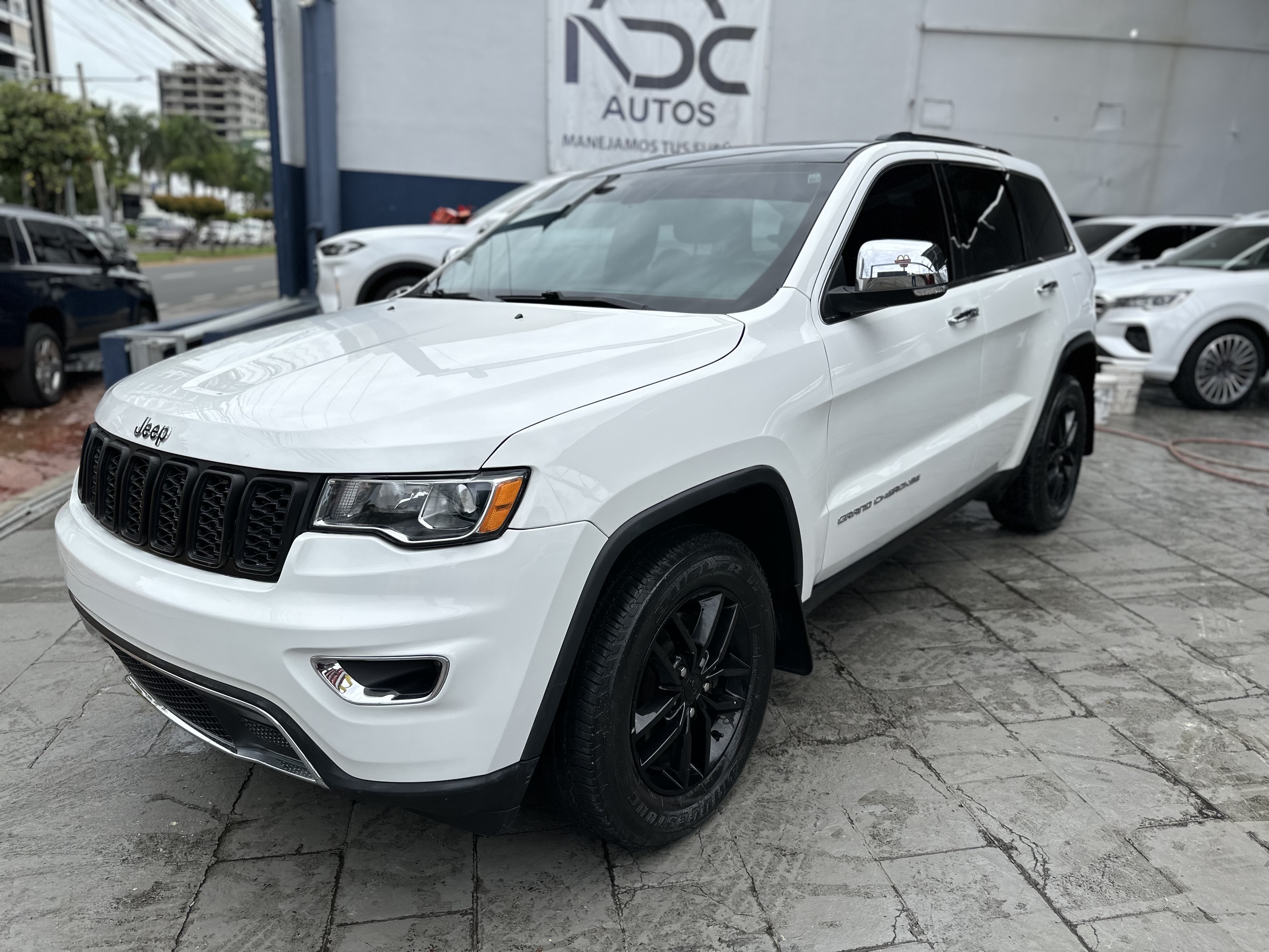 jeepetas y camionetas - JEEP GRAND CHEROKEE LIMITED 4x4 2017 1