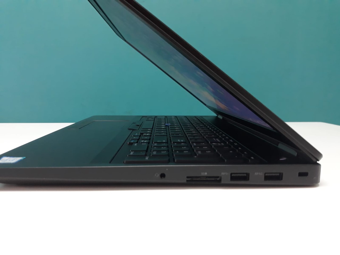 computadoras y laptops - Laptop, Dell Latitude E5570 / 6th Gen, Intel Core i5 / 8GB DDR4 / 120GB SSD 6