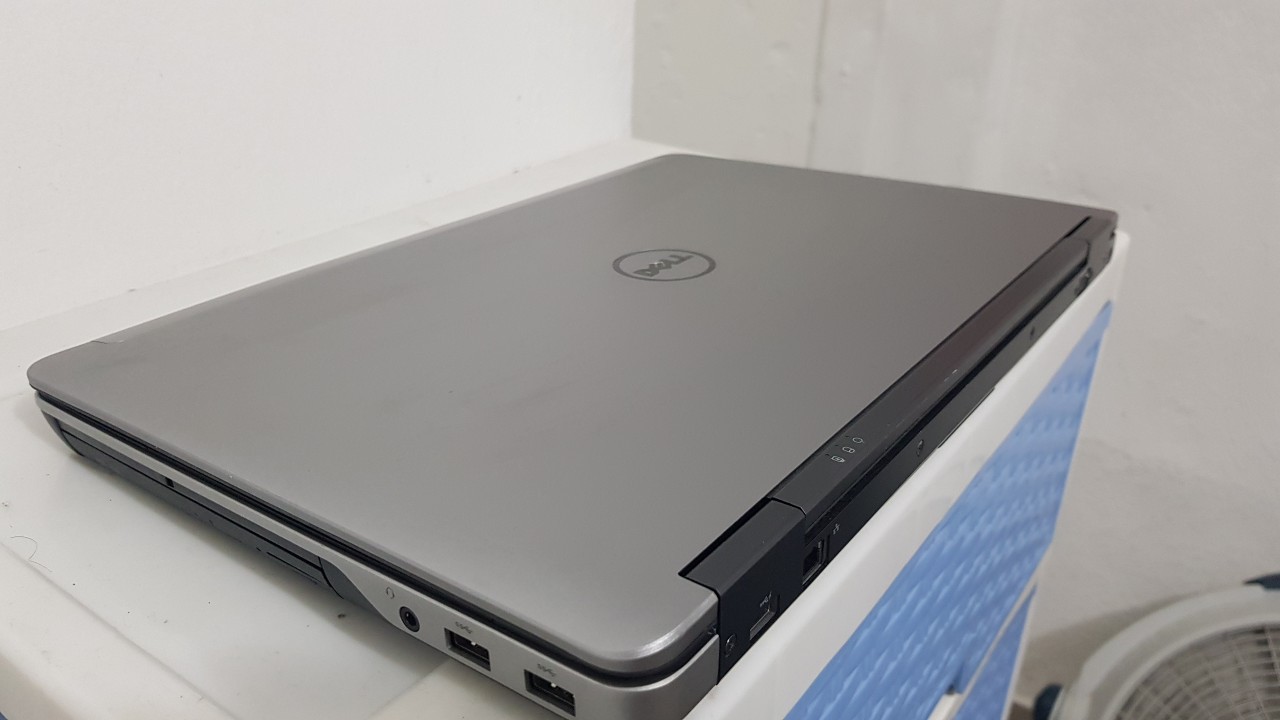 computadoras y laptops - Laptop Dell de 17 Pulg Core i7 Ram 8gb Video intel y Aty Radeon 2gb Dedicada 2