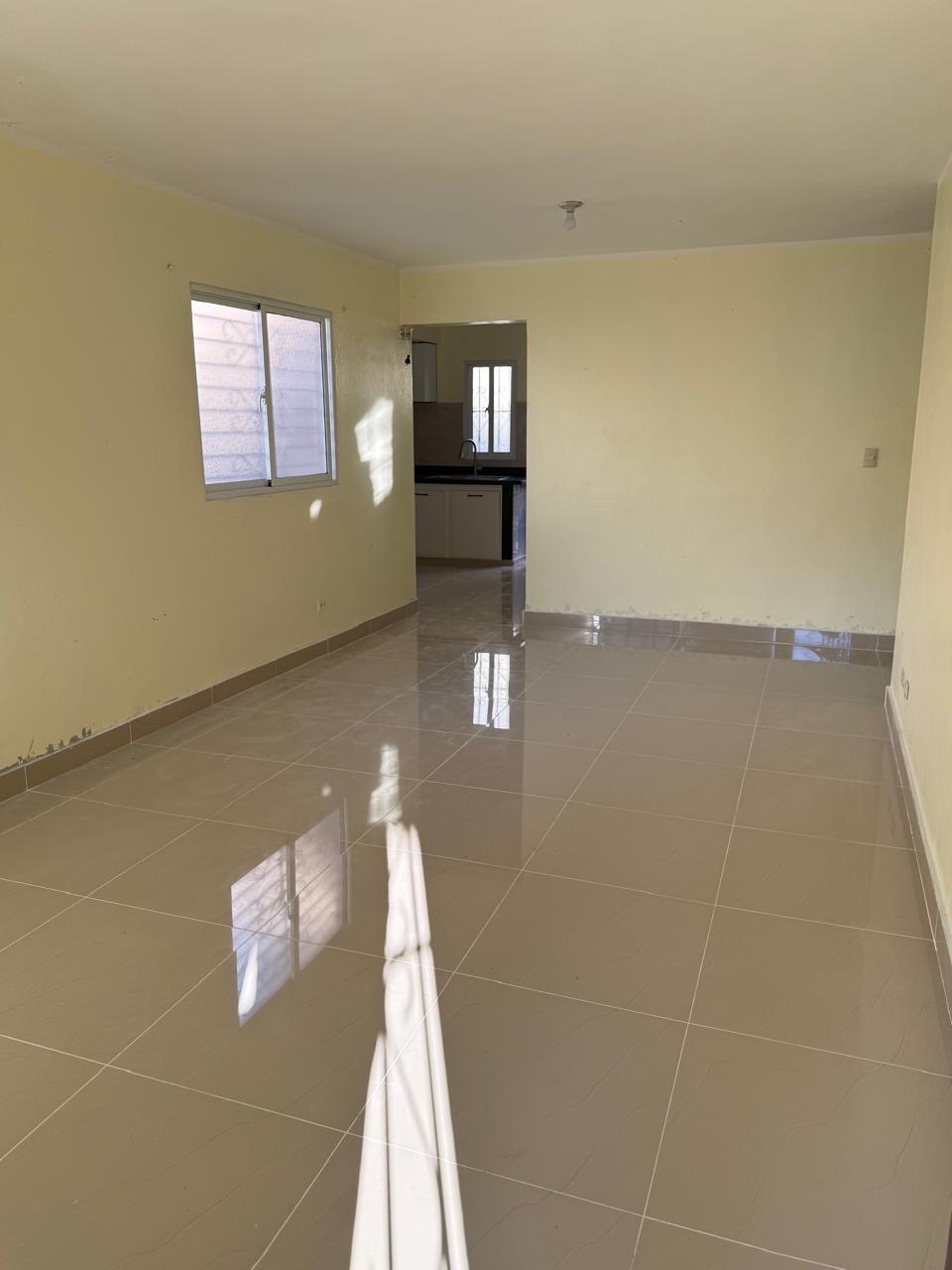 casas - Venta de casa en la charles de Gaulle Santo Domingo este  2