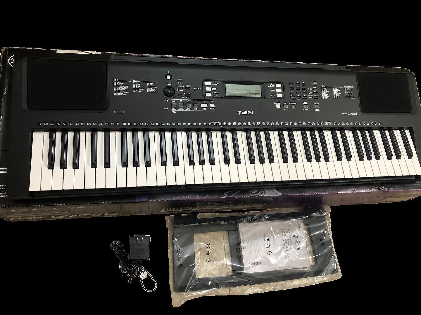 instrumentos musicales - PIANO YAMAHA PSR EW-310 CON SU FUENTE ORIGINAL, ATRIL E INSTRUCTIVO..!!