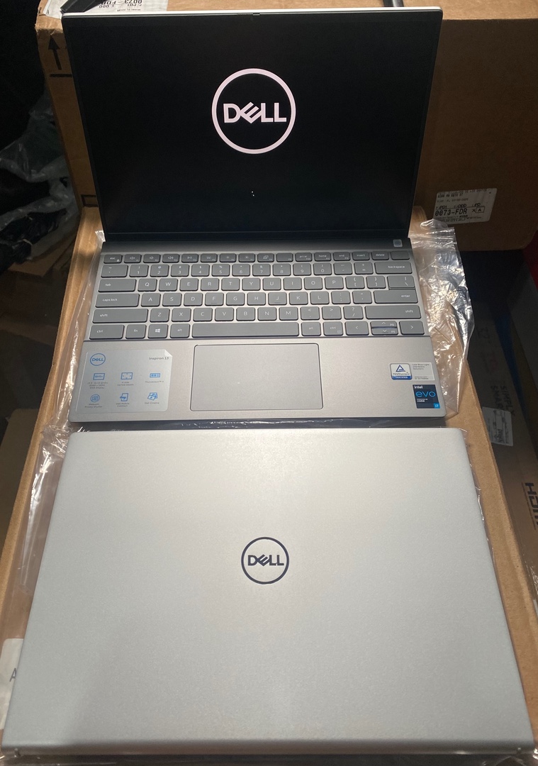 computadoras y laptops - Laptop Dell inspiron de 13.3 pulgadas 512gb y 16 de RAM  5