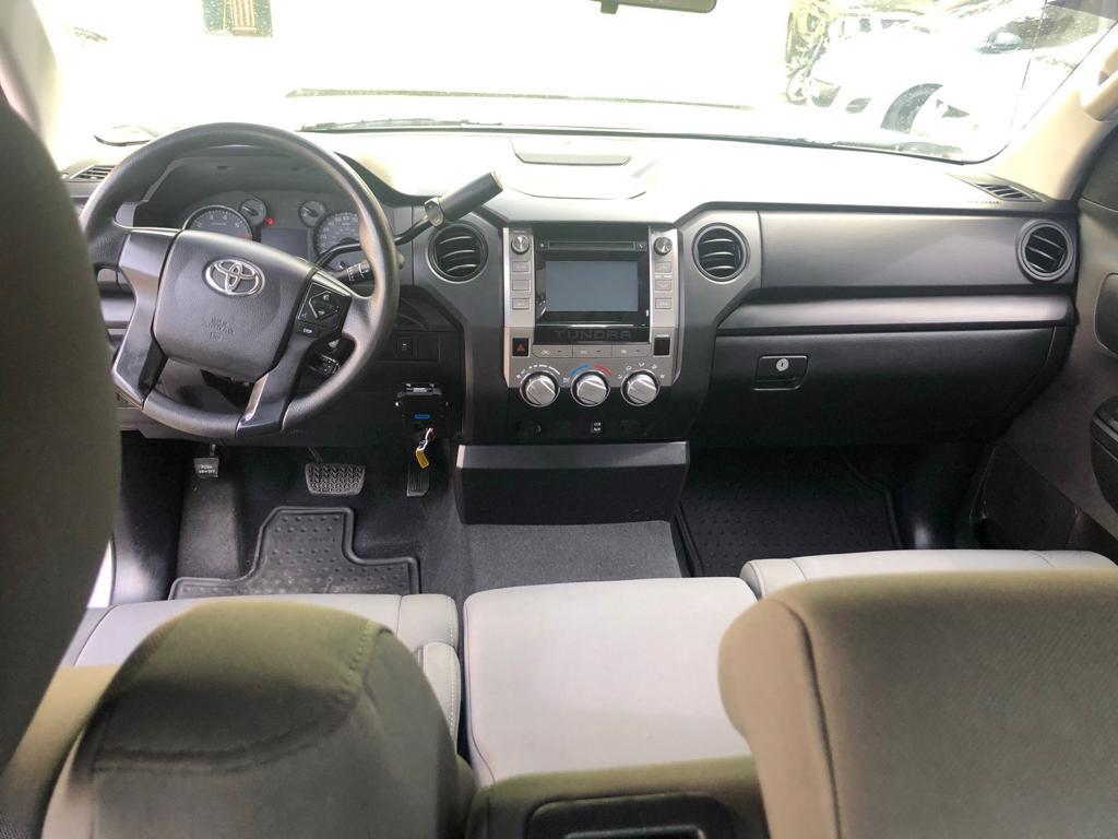 jeepetas y camionetas - Toyota tundra 2015 impecable  2