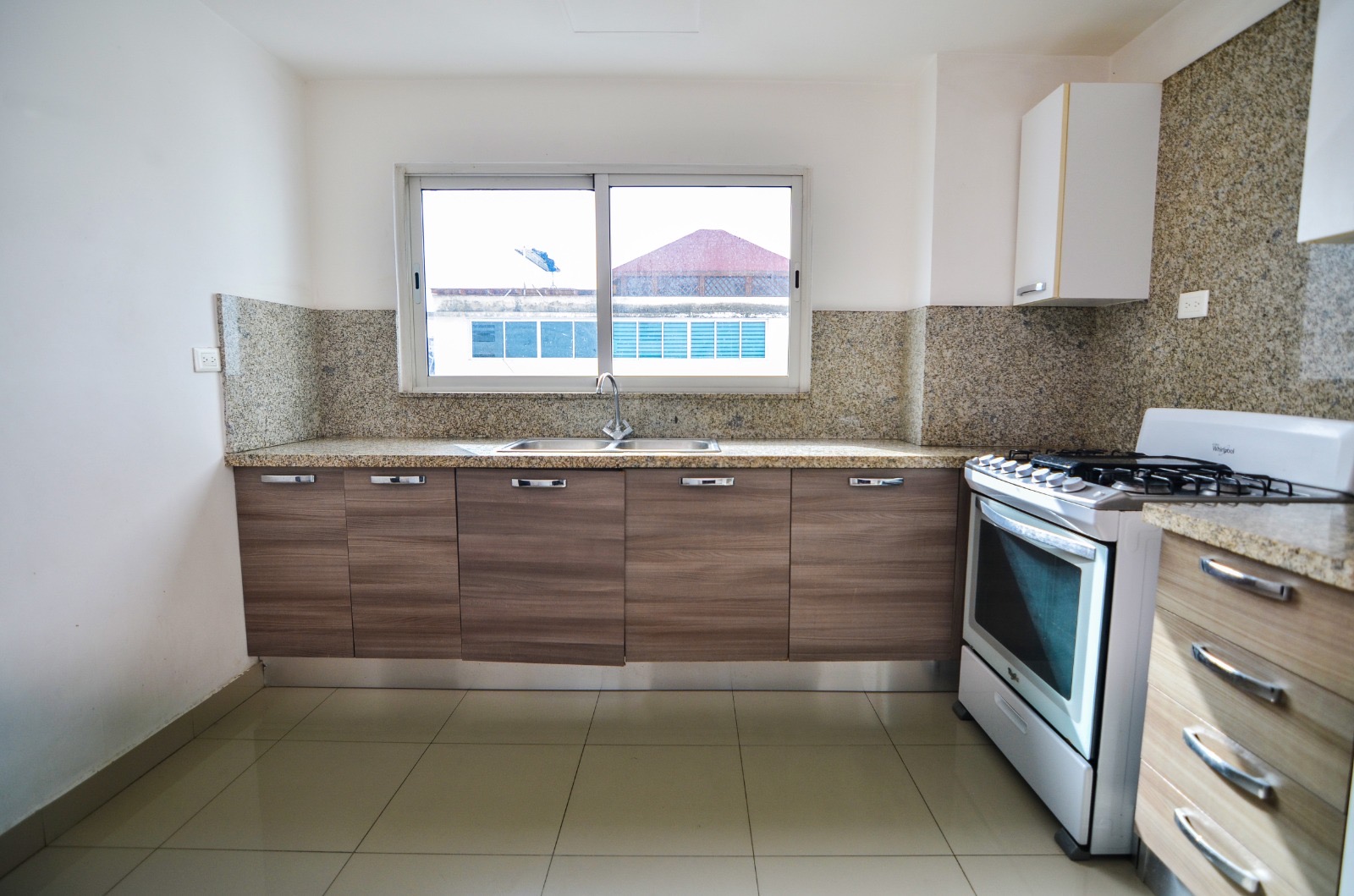 apartamentos - Vendo Esperilla amueblado tres hab 2.5 baños dos p 7