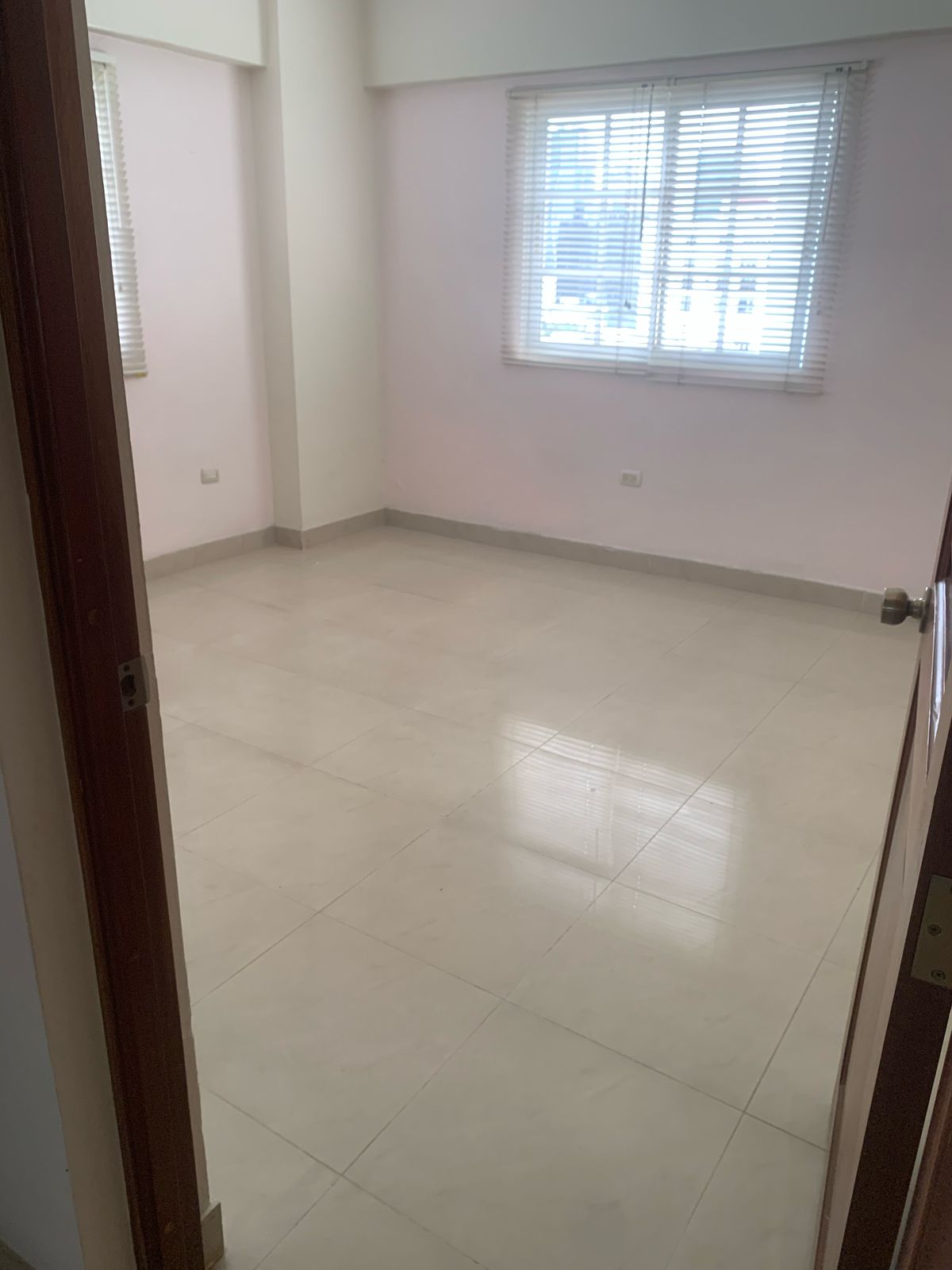 apartamentos - RENTO APARTAMENTO AMUEBLADO Y SIN AMUEBLAR EN EVARISTO MORALES  5