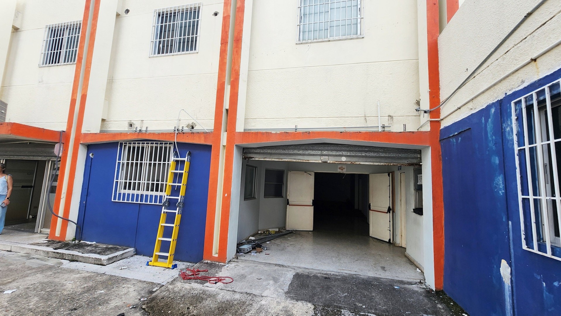 oficinas y locales comerciales - edificio comercial en alquiler en gazcue 4