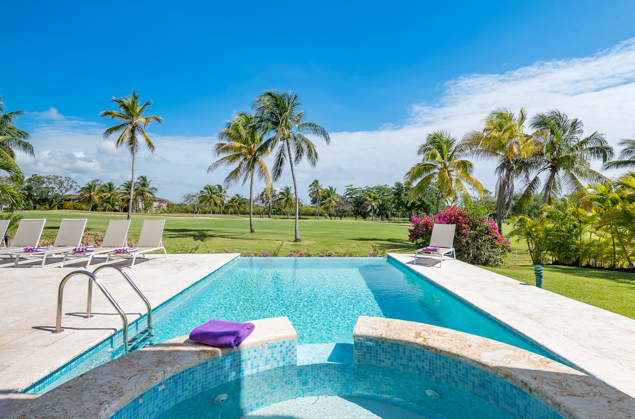 casas vacacionales y villas - Villa Luxury de 5 Hab en Cocotal, Punta Cana.  4