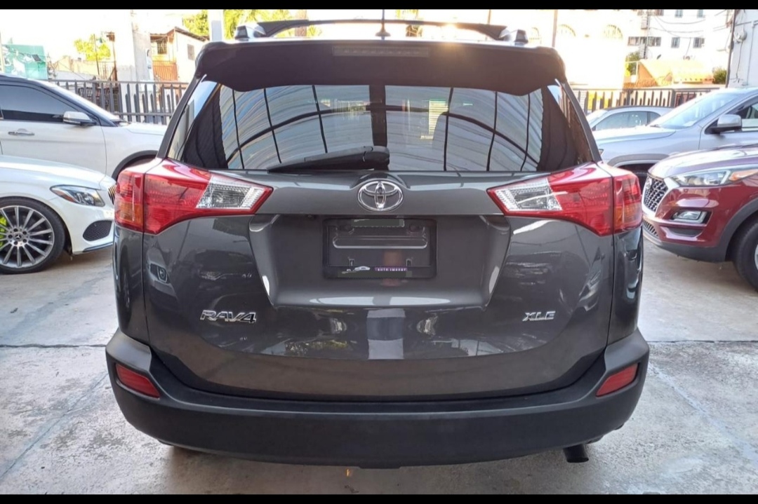 jeepetas y camionetas - 2014 Toyota Rav4 XLE 80 Mil Millas  6