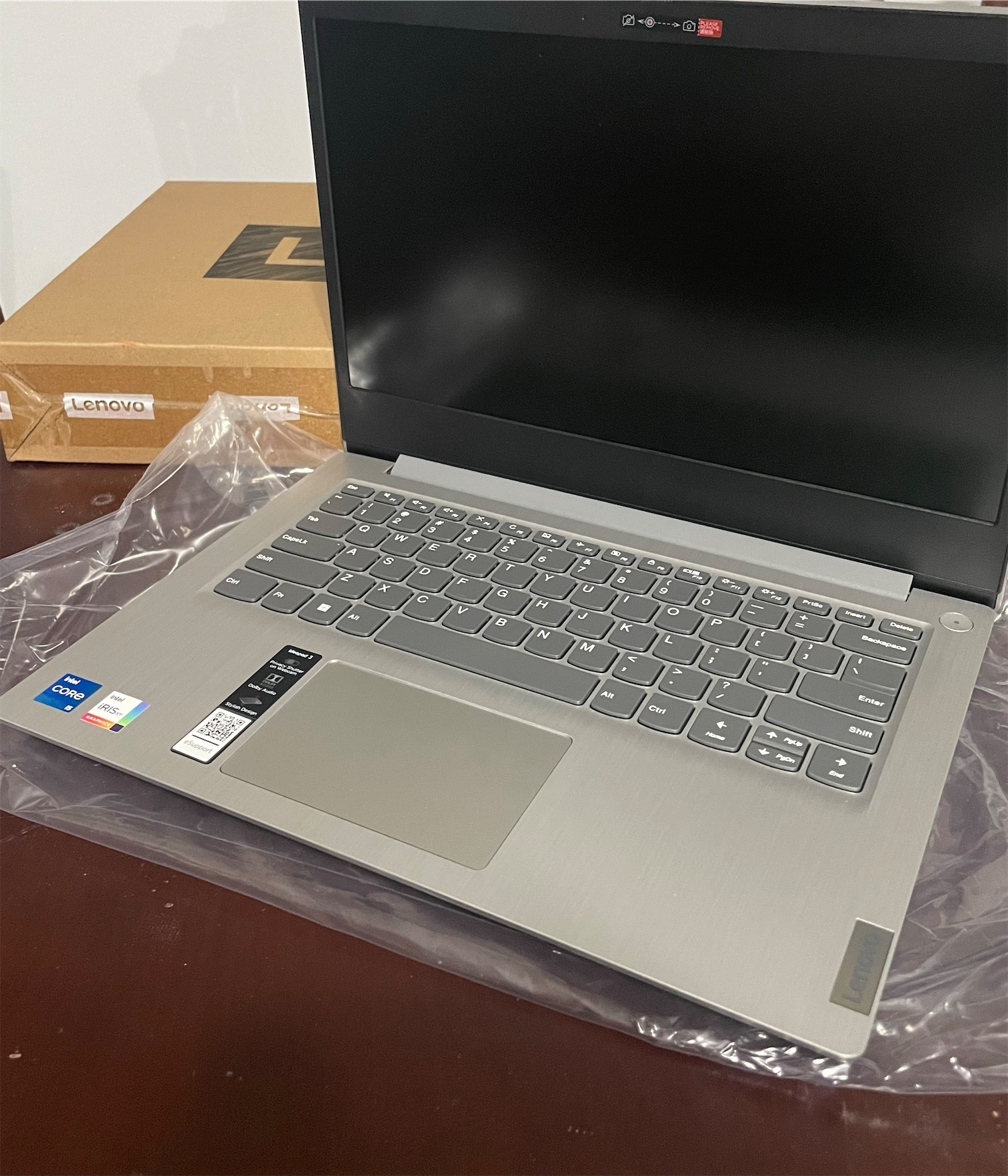 computadoras y laptops - Nueva Laptop LENOVO- Ideapad 3 14itl05