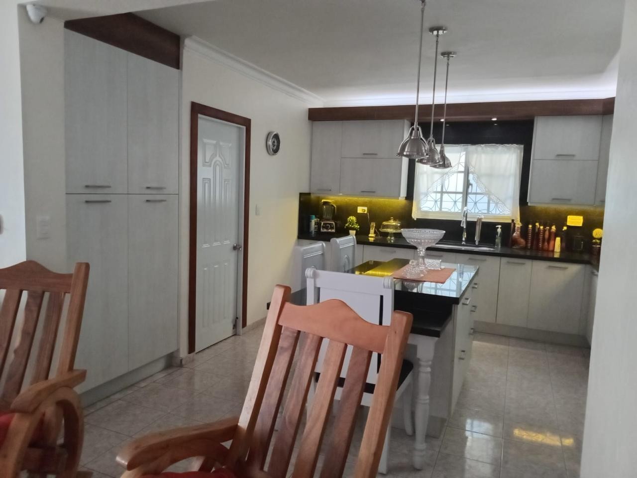 casas - Vendo casa de 2 niveles ubicada en Gurabo

 6