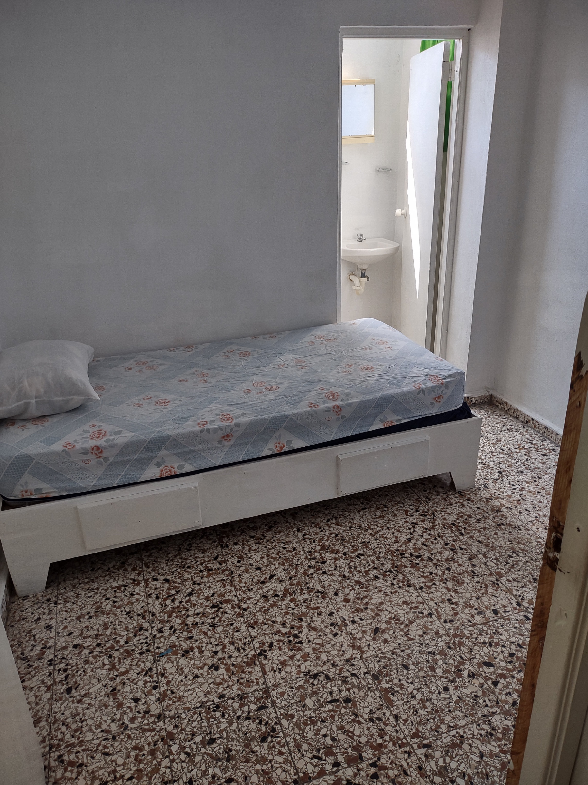 habitaciones y viviendas compartidas - Alquilo habitación a MUJER que trabaje y estudie 