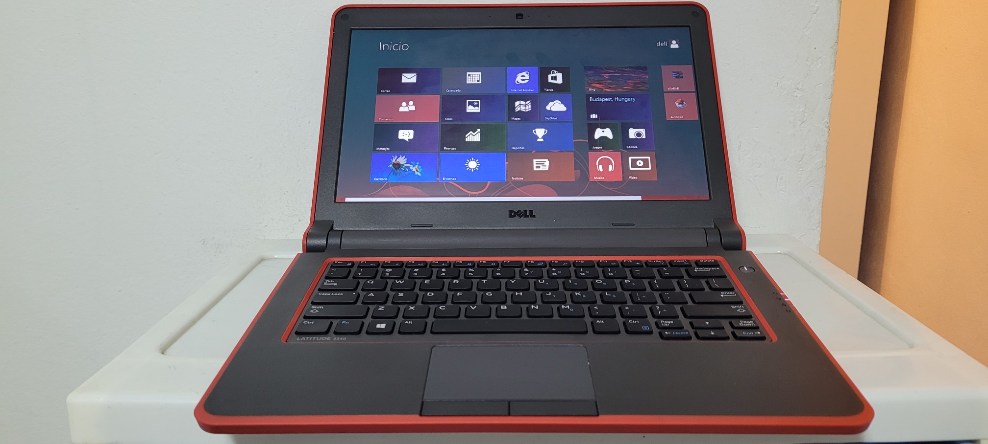 computadoras y laptops - Dell Roja de 14 Pulg Core i3 Ram 8gb Disco 1000gb full Wifi Bluetoth