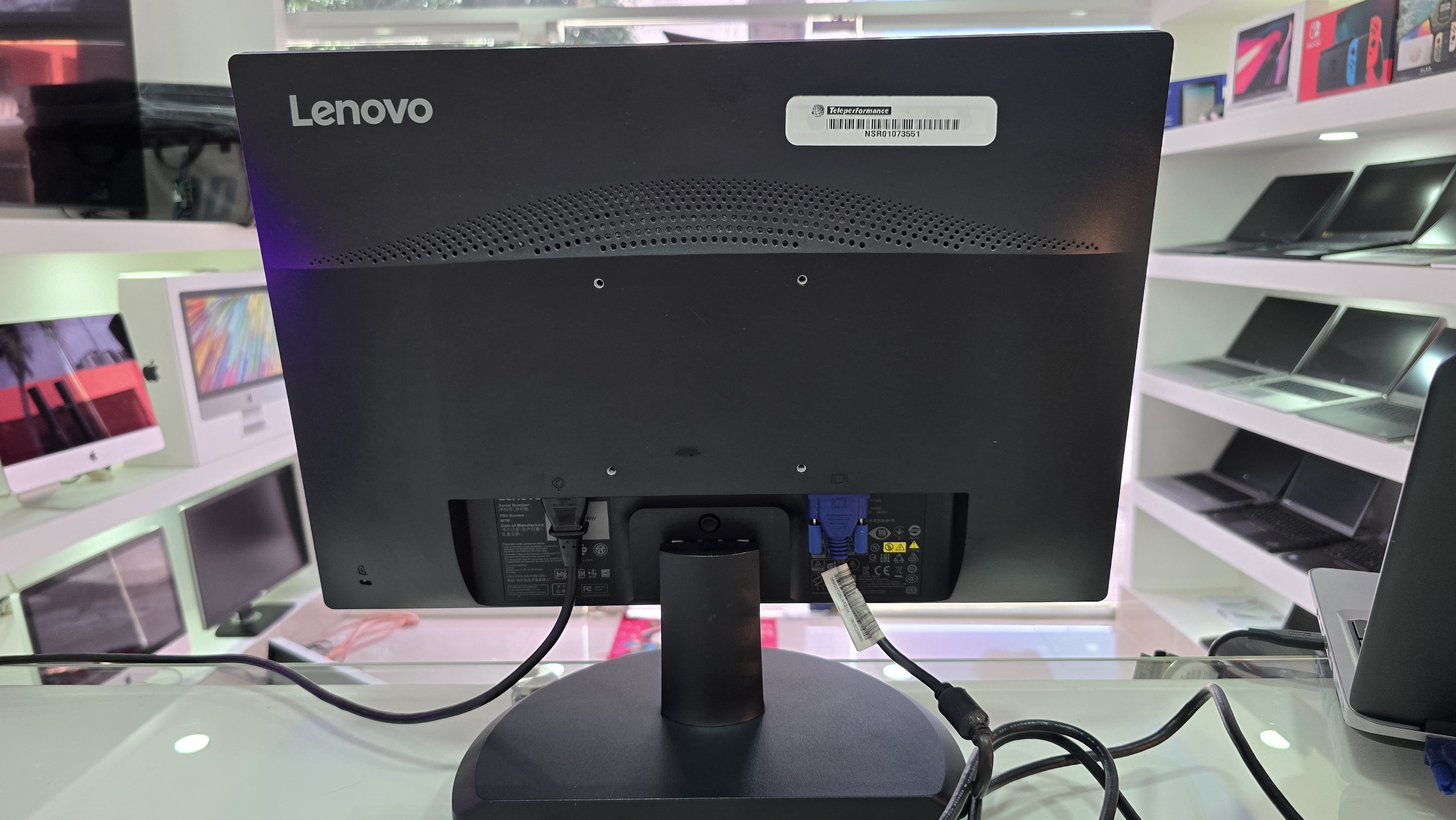 computadoras y laptops - Monitor lenovo de 20 Pulgadas Vga New 2