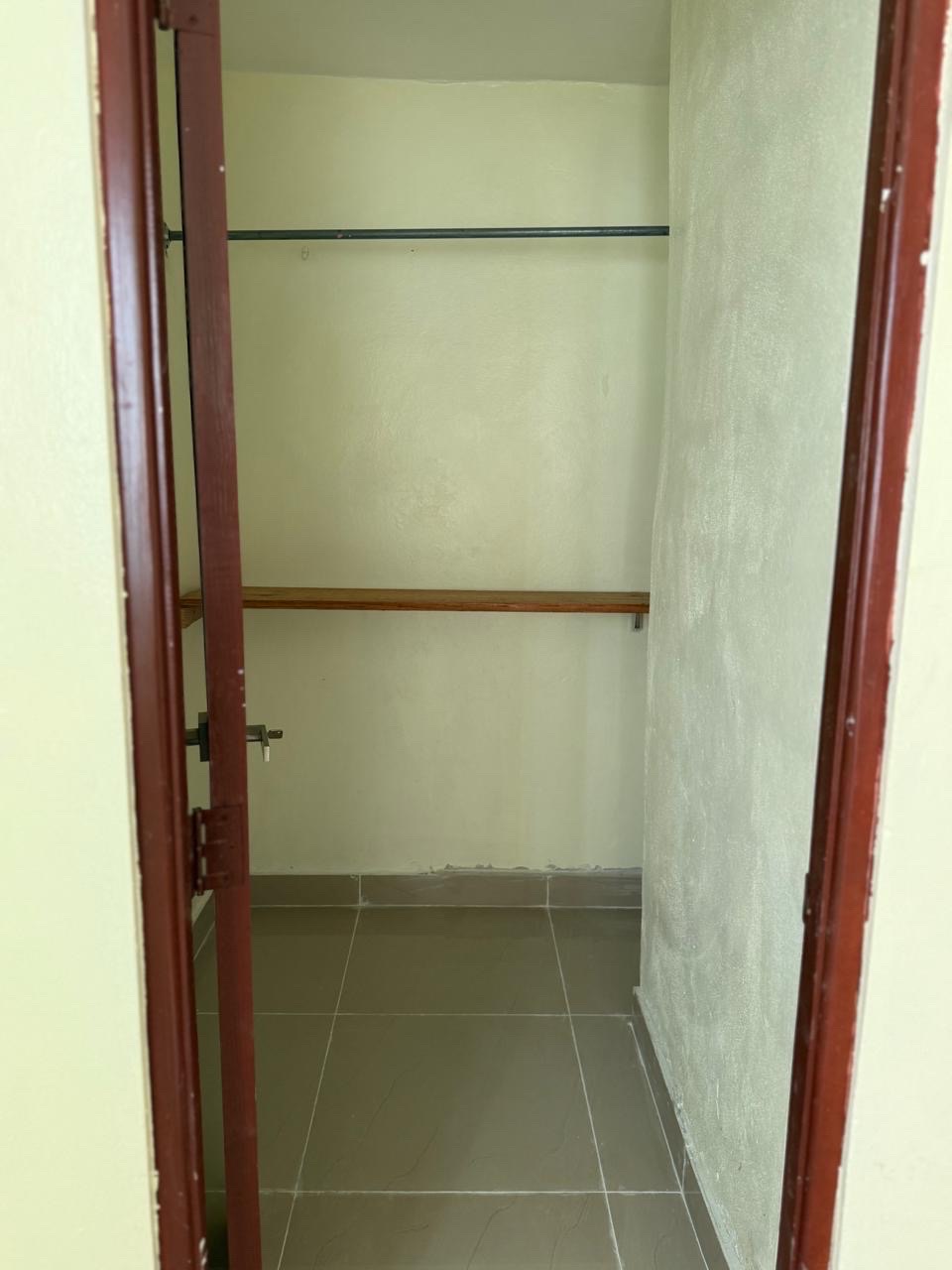 casas - Venta de casa en la charles de Gaulle Santo Domingo este  5