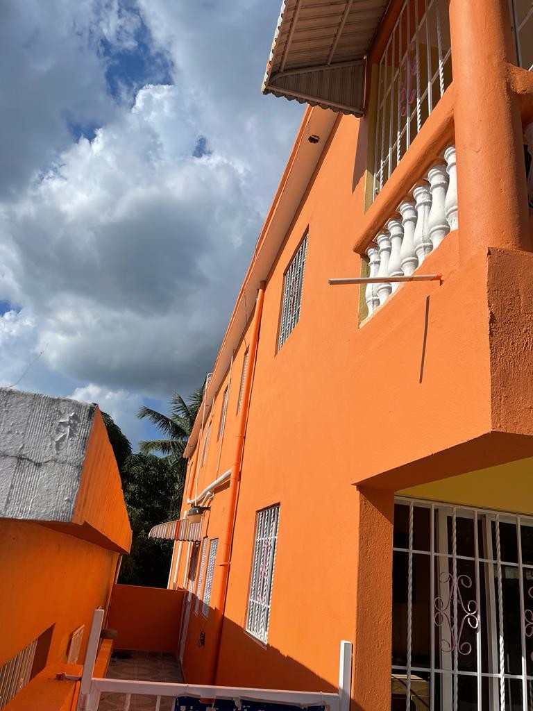 oficinas y locales comerciales - Edificio completo en la Autopista Duarte. 8