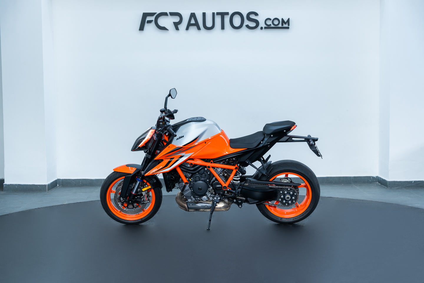 motores y pasolas - KTM 1290 SUPERDUKE R EVO 2023 4