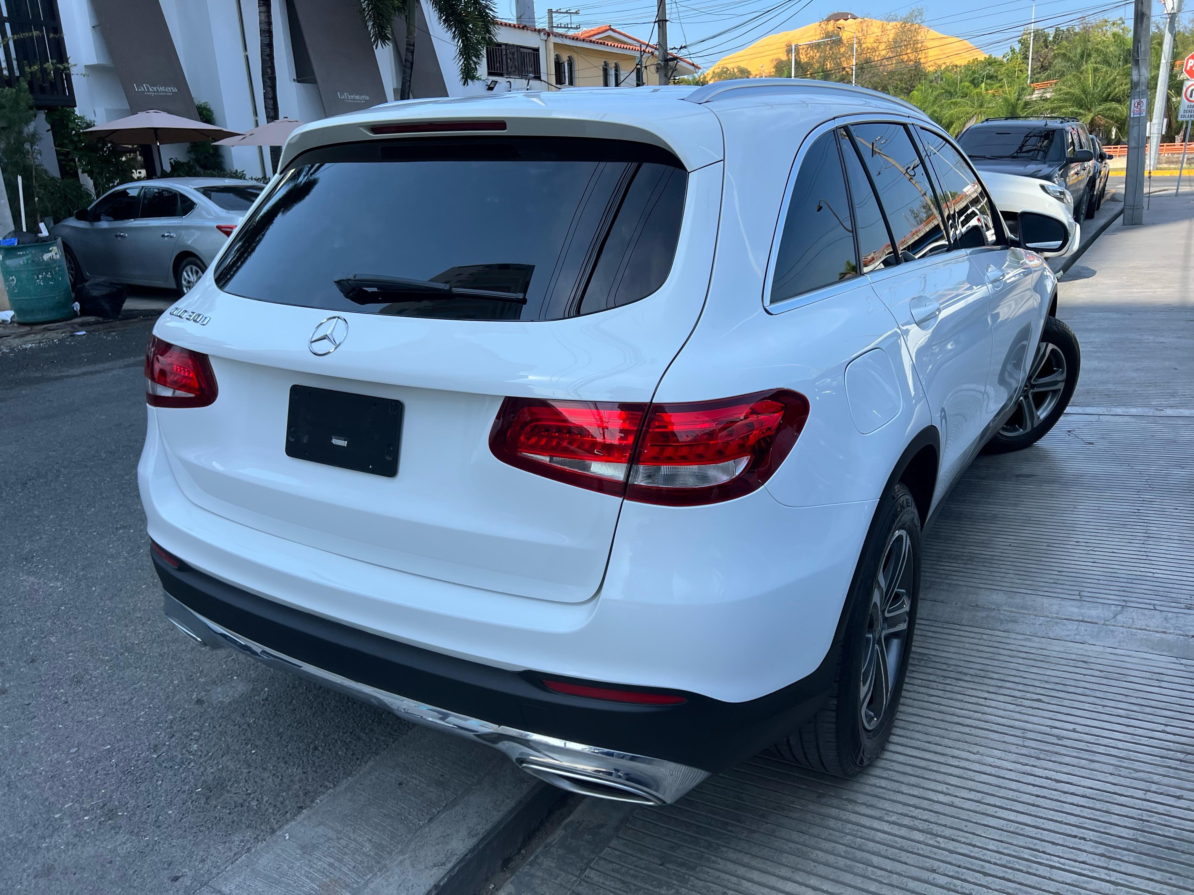 jeepetas y camionetas - Mercedes-Benz GLC 300 2018 4
