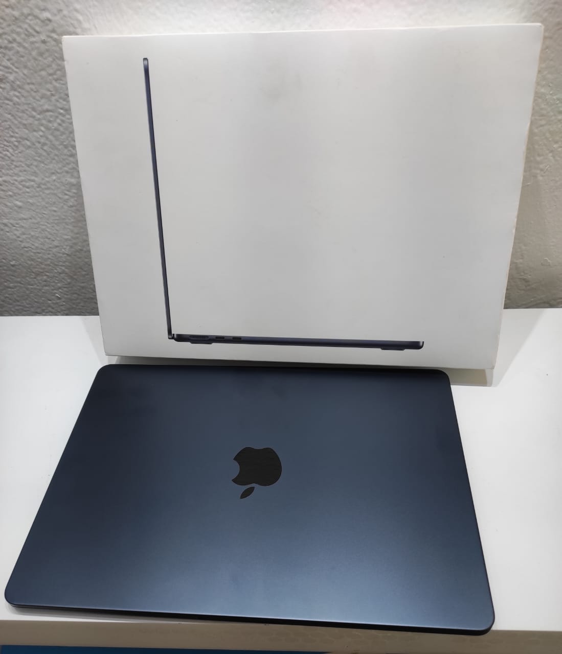 computadoras y laptops - Laptop Apple MacBook Air 13.6" 2024 chip M3, 8GB RAM, 256GB SSD, AppleCare Nueva 3