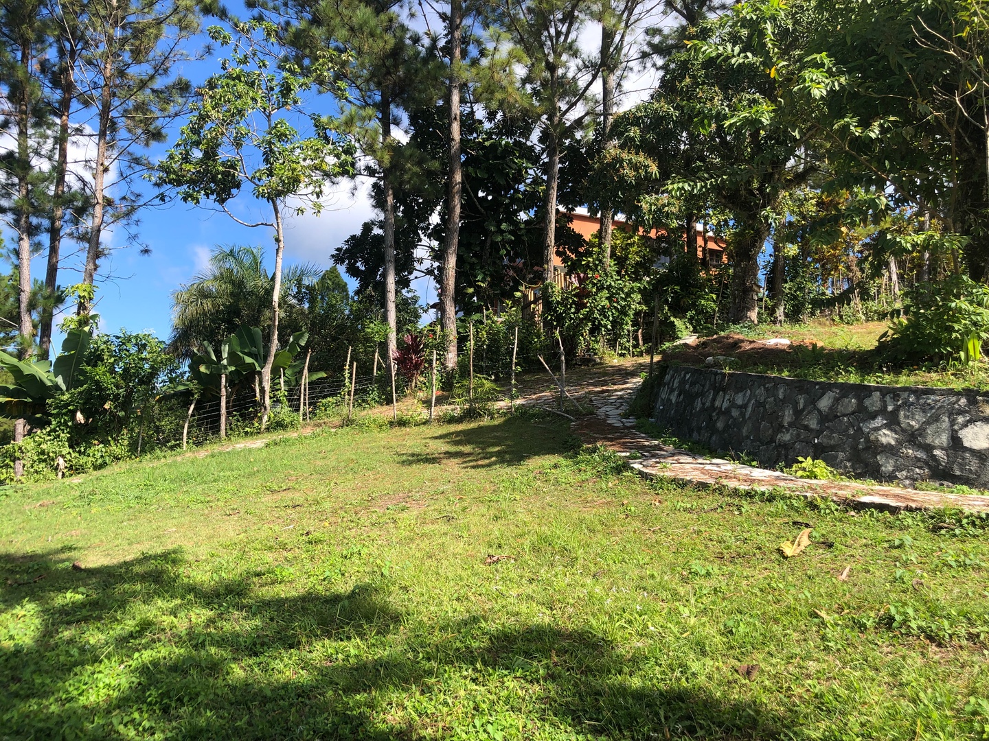 solares y terrenos - Vendo solar de 2,000 mts. En La montaña de san Cristobal La colonia  2