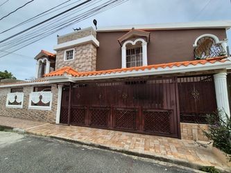 casas - Hermosa casa de 4 habitaciones próximo a la Av. Ecológica 1