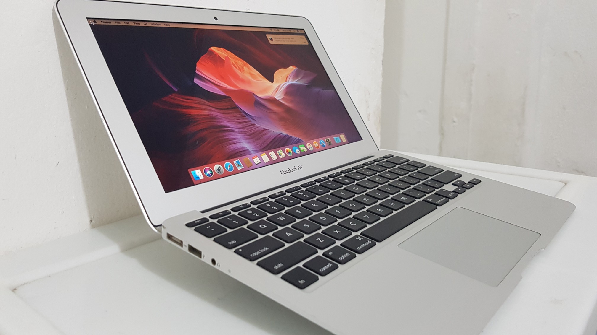computadoras y laptops - Macbook Air año 2015 13 Pulg Core i5 Ram 4gb Disco 128gb  1