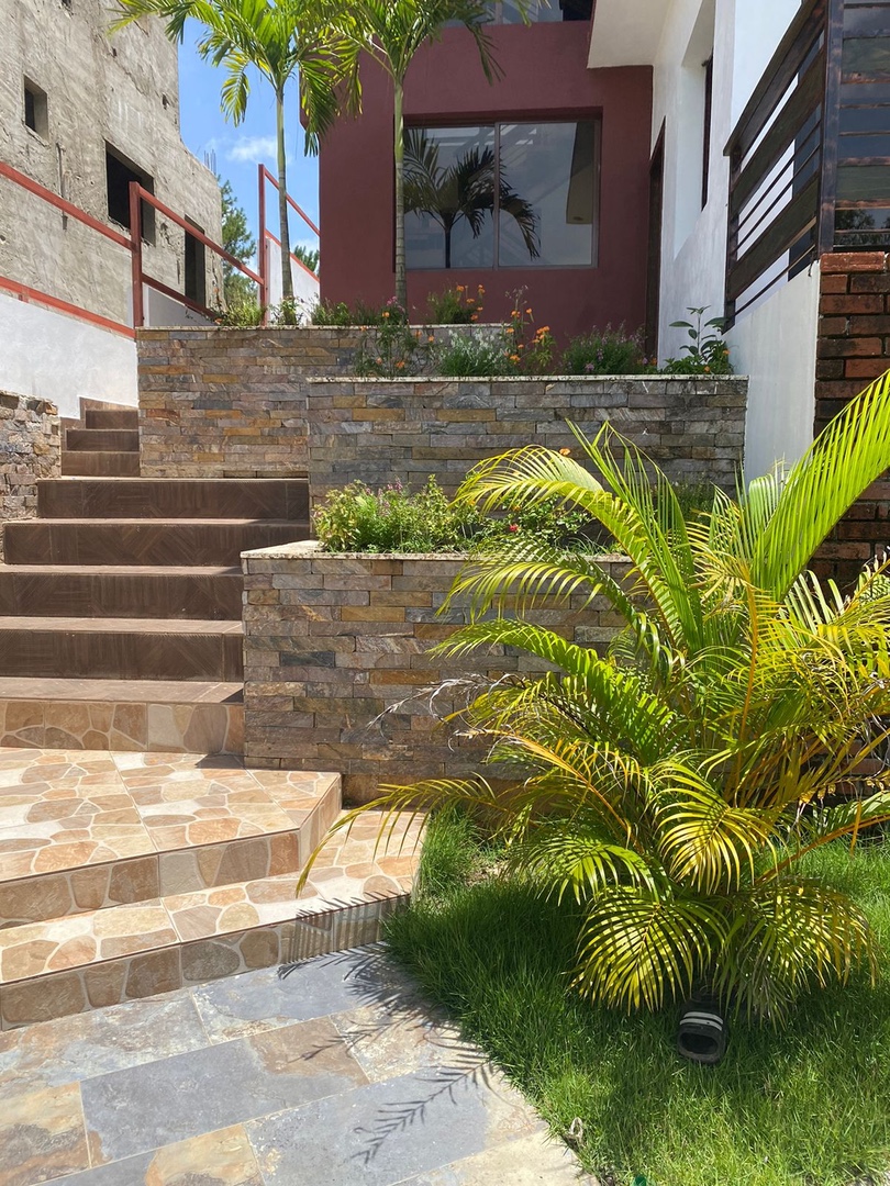 casas vacacionales y villas - Villa en venta para vacacionar en Jarabacoa, perfecta para rentar si desea.  8