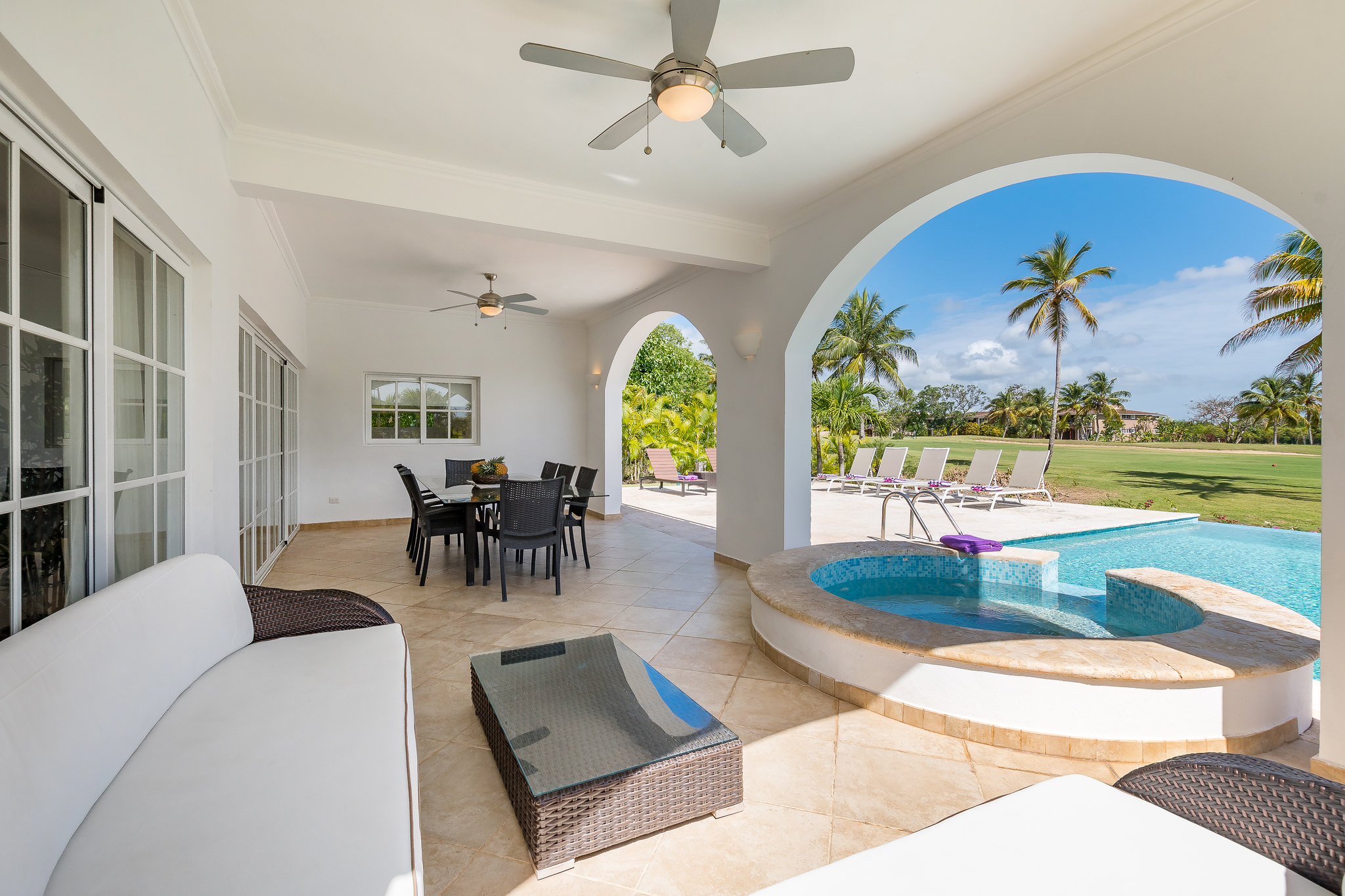 casas vacacionales y villas - Villa Luxury de 5 Hab en Cocotal, Punta Cana.  7