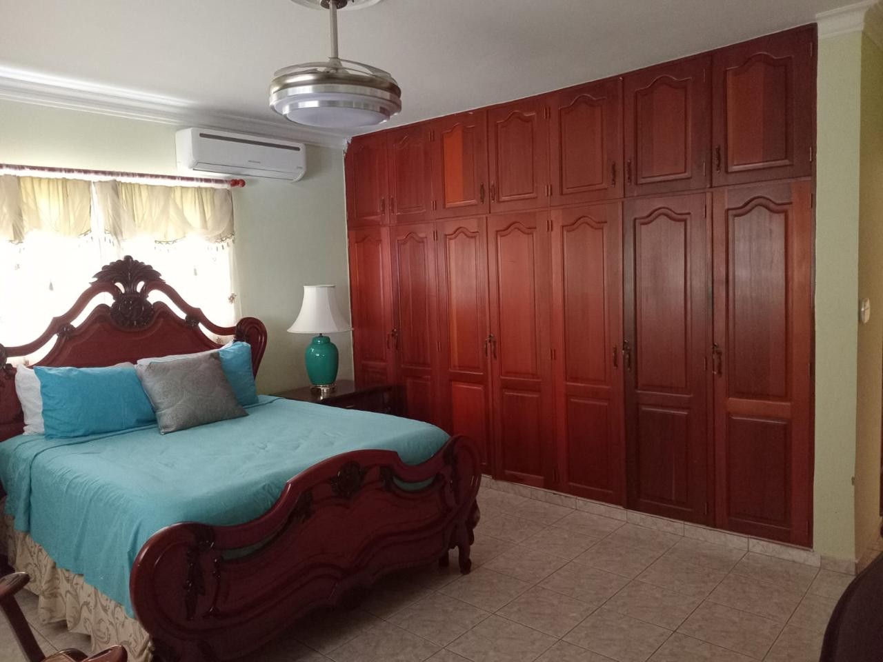 casas - Vendo casa de 2 niveles ubicada en Gurabo

 8