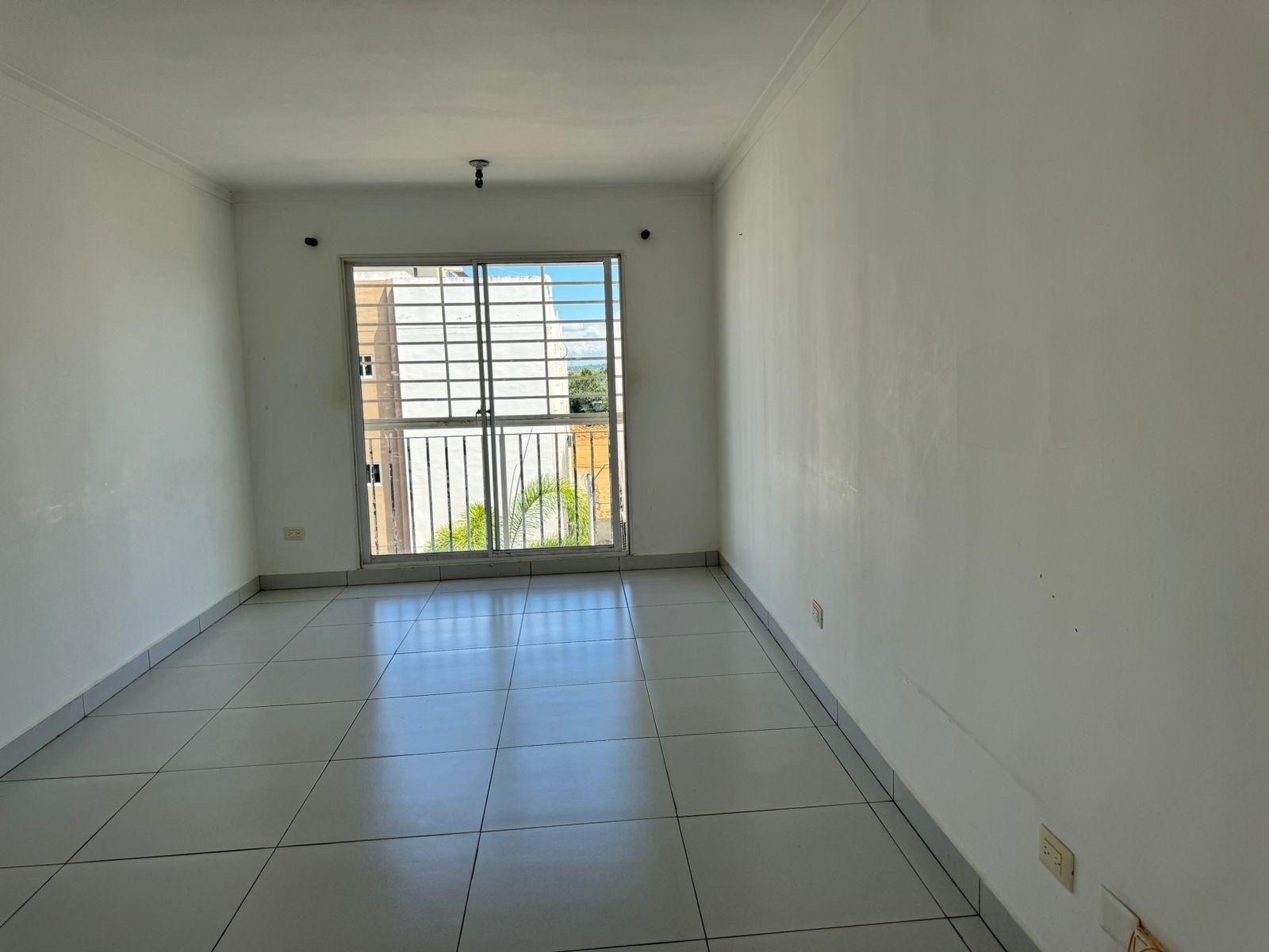 apartamentos - alquilo en palma real y vendo también  6