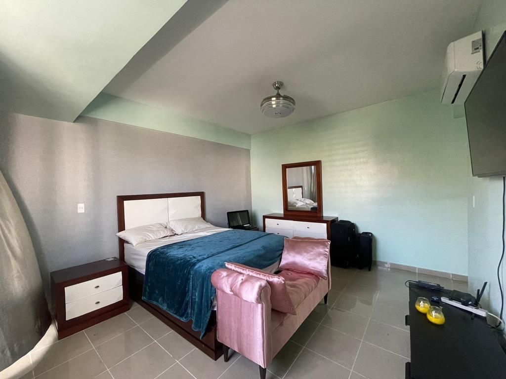 apartamentos - Vendo apto en Los cacicazgos 180. Mts.
RD$ 10,800,000  3