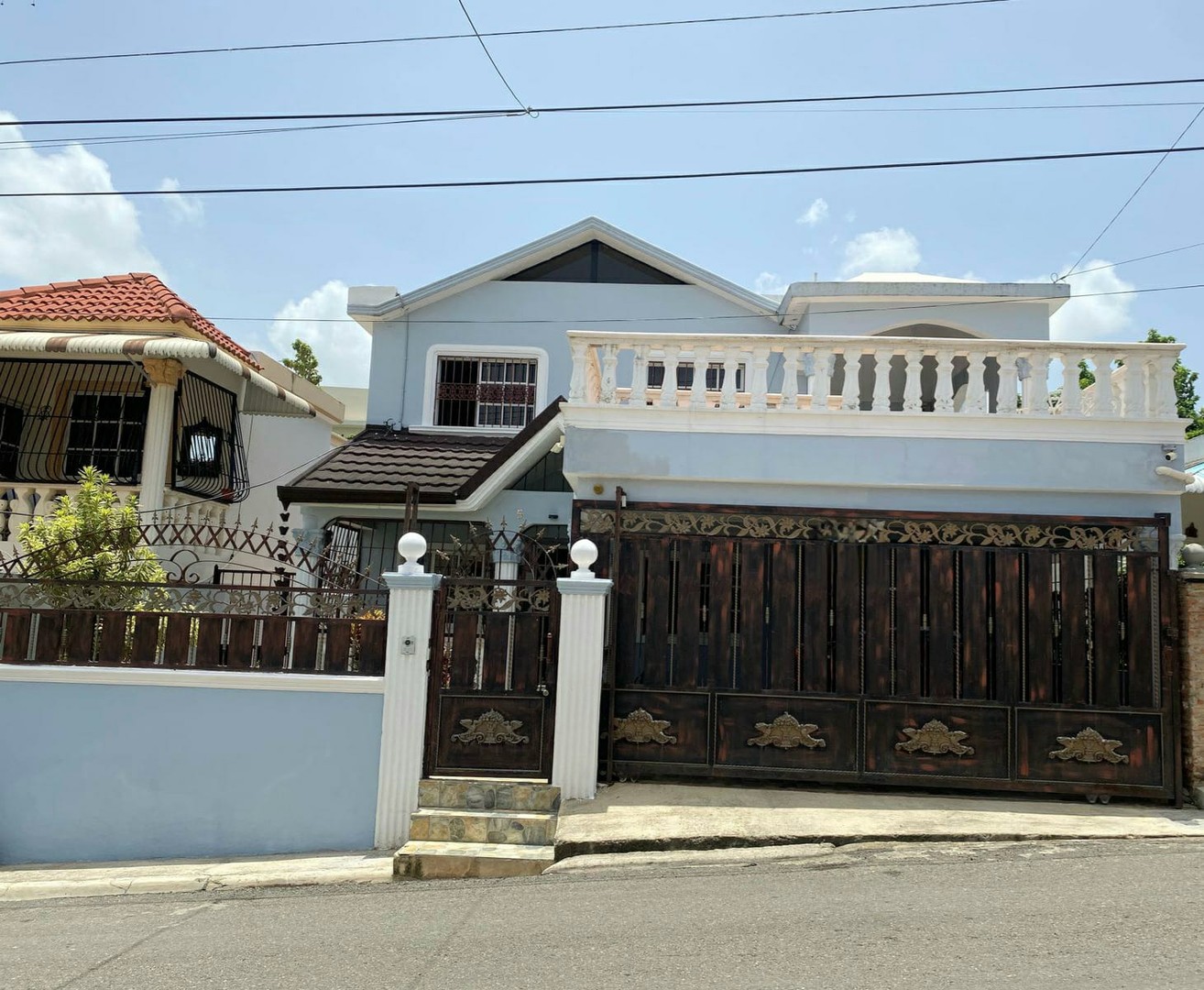 casas - Se Vende Casa de 2 Niveles en Los Girasoles  0