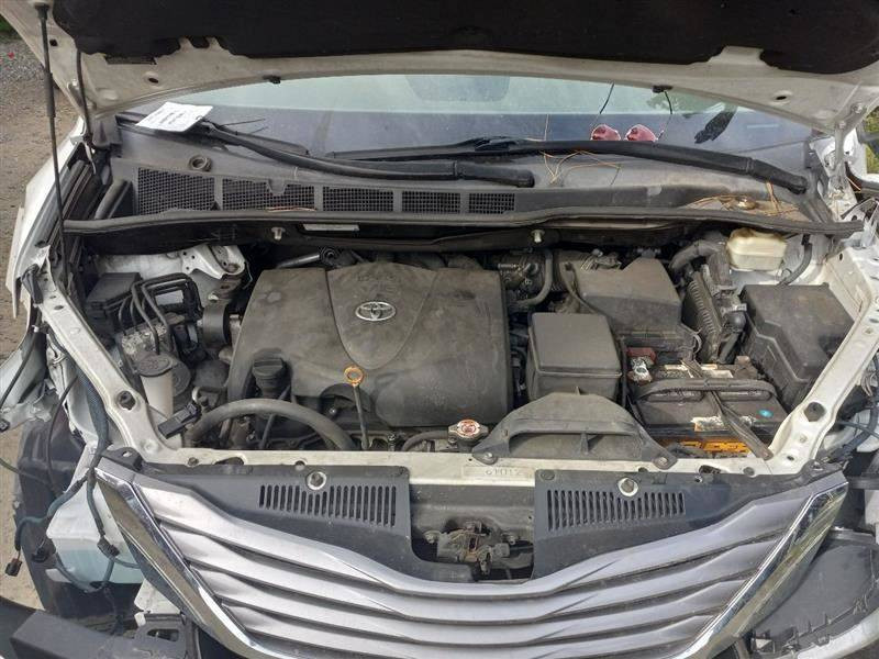 repuestos - VENDO EL MOTOR CON TRANSMISIÓN PARA 2017 TOYOTA SIENNA XLE 3.5L FWD 3