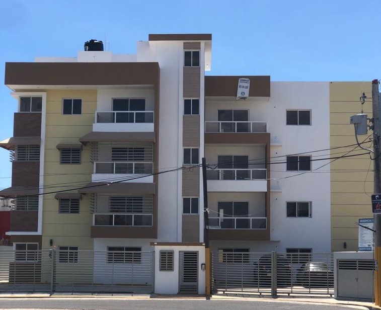 apartamentos - Apartamento en el cuarto nivel con terraza en San isidro Brisa Oriental.