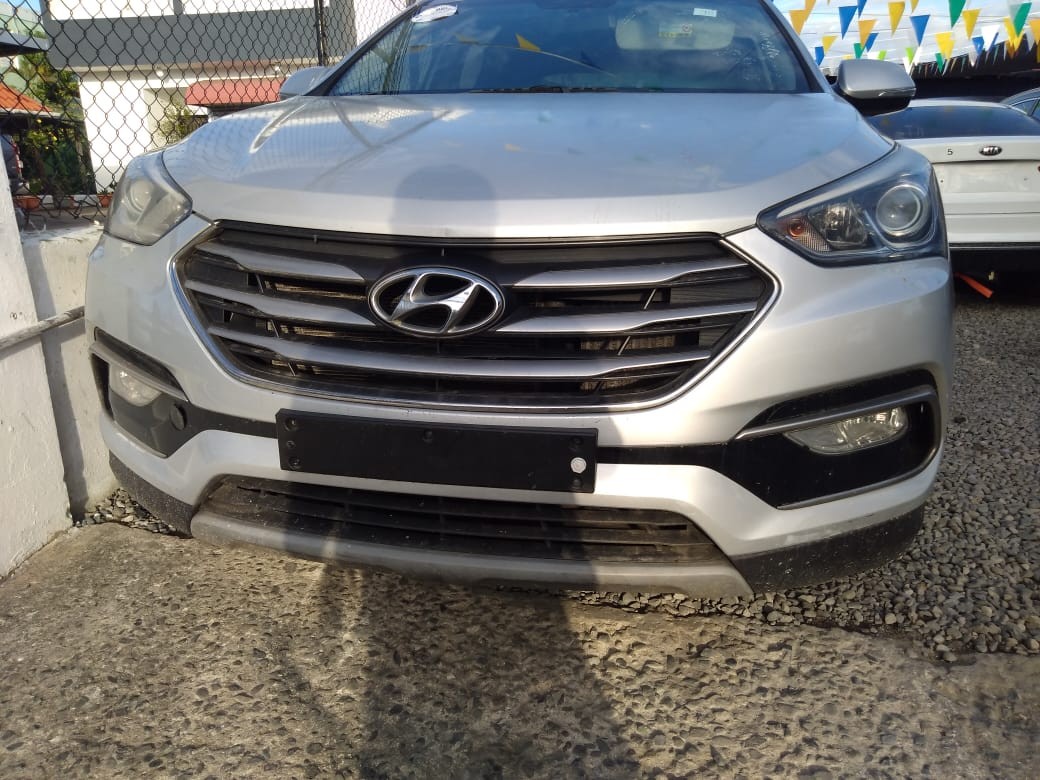 jeepetas y camionetas - HYUNDAI SANTA FE 2018 GRISDESDE RD$1,150,100 Mil 