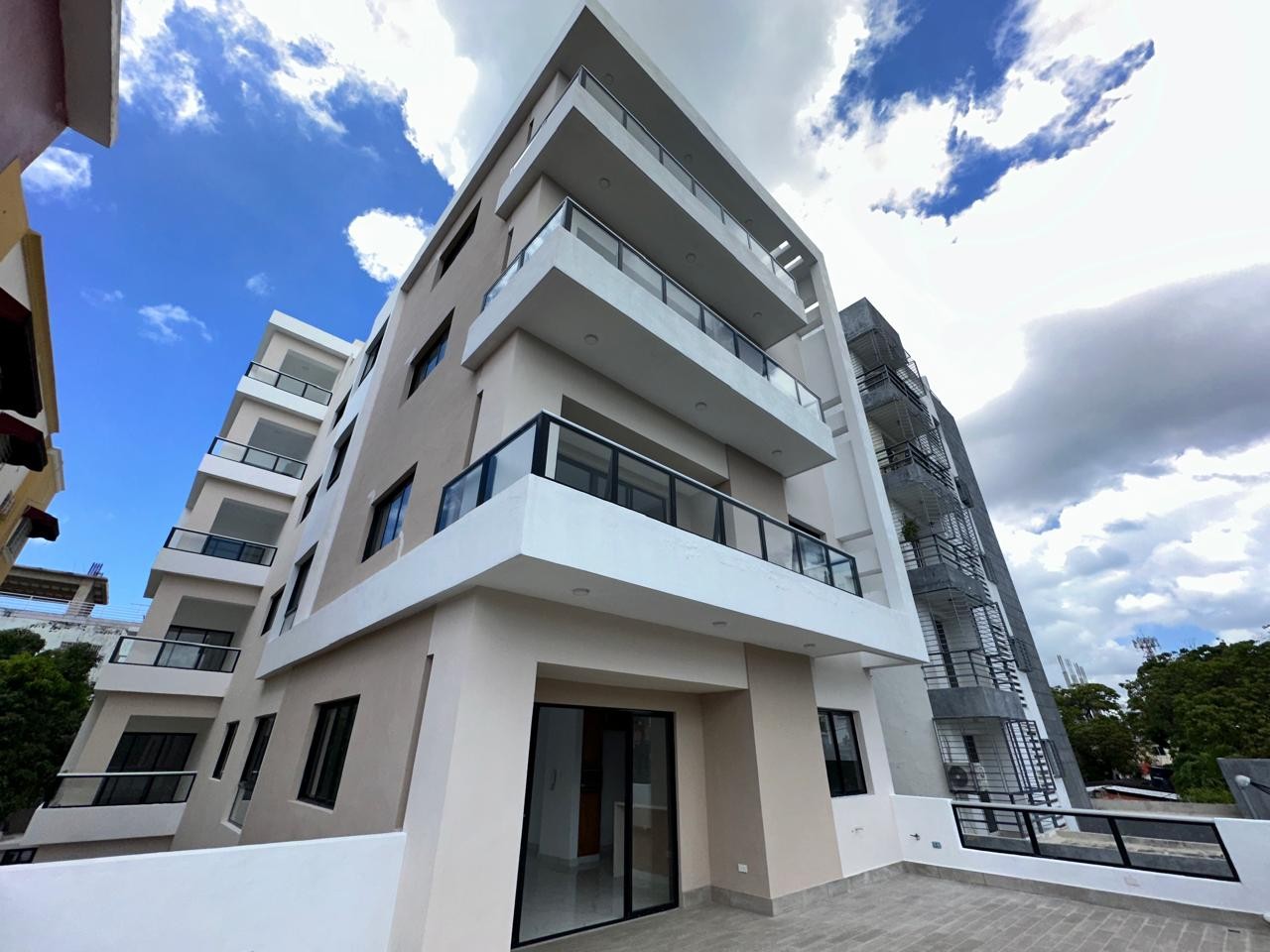 apartamentos - Torre de Modernos apartamentos listos en Ensanche Ozama