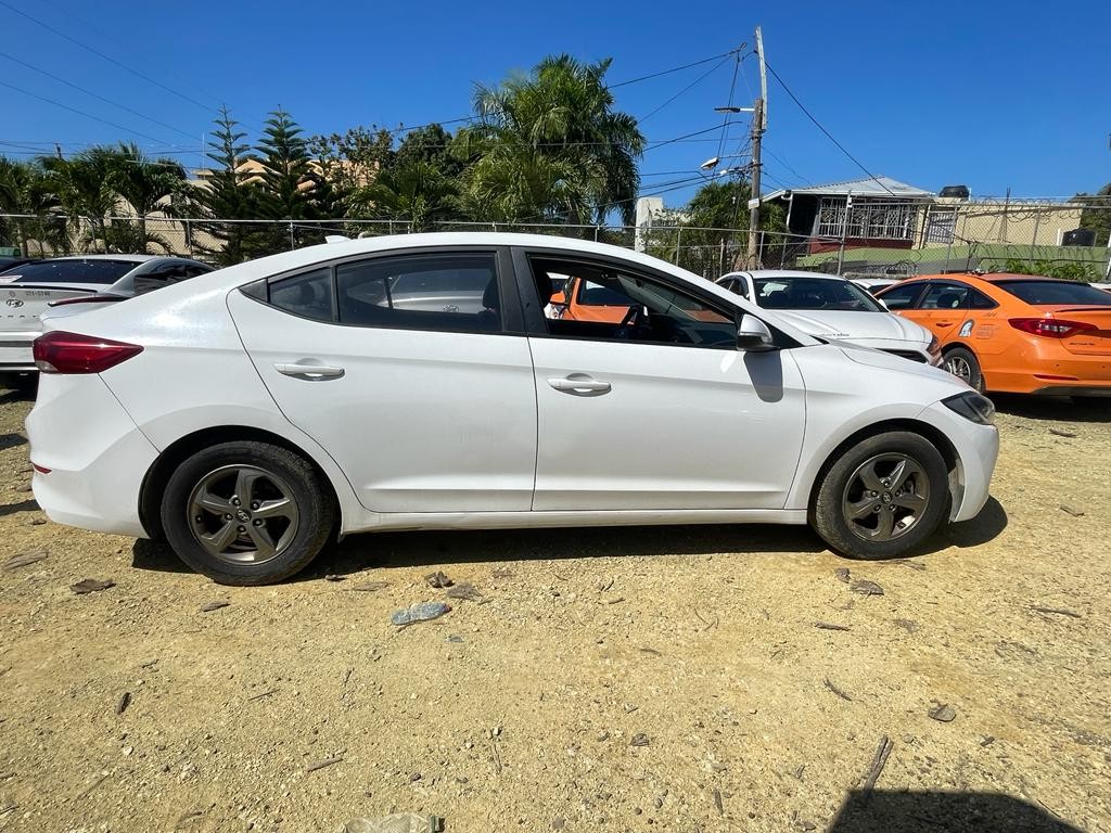 carros - HYUNDAI AVANTE 2018 BLANCO 5