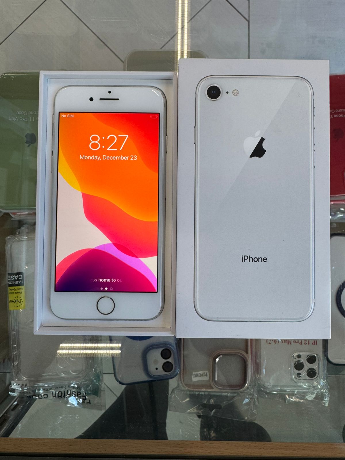 celulares y tabletas - Iphone 8 silver 64 GB Desbloqueado.