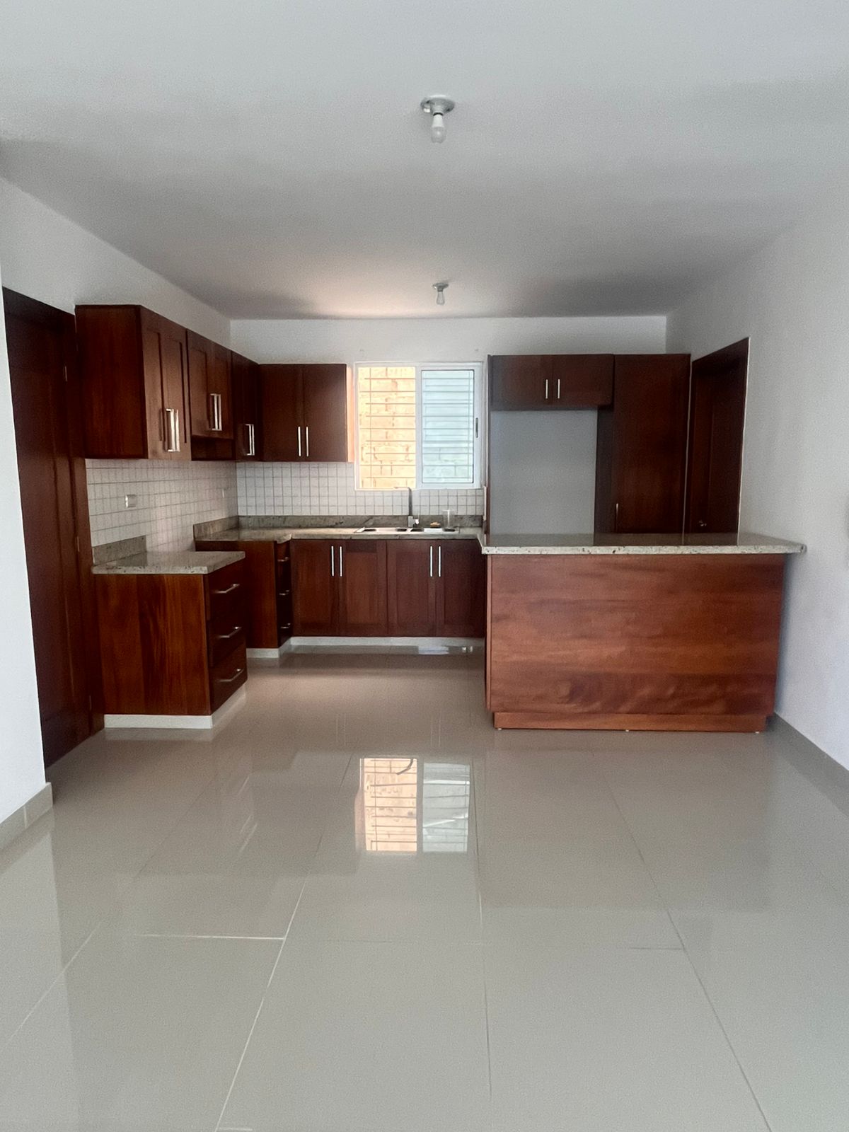 apartamentos - rento 1ra y 2do piso atrás de plaza hache santiago moderno