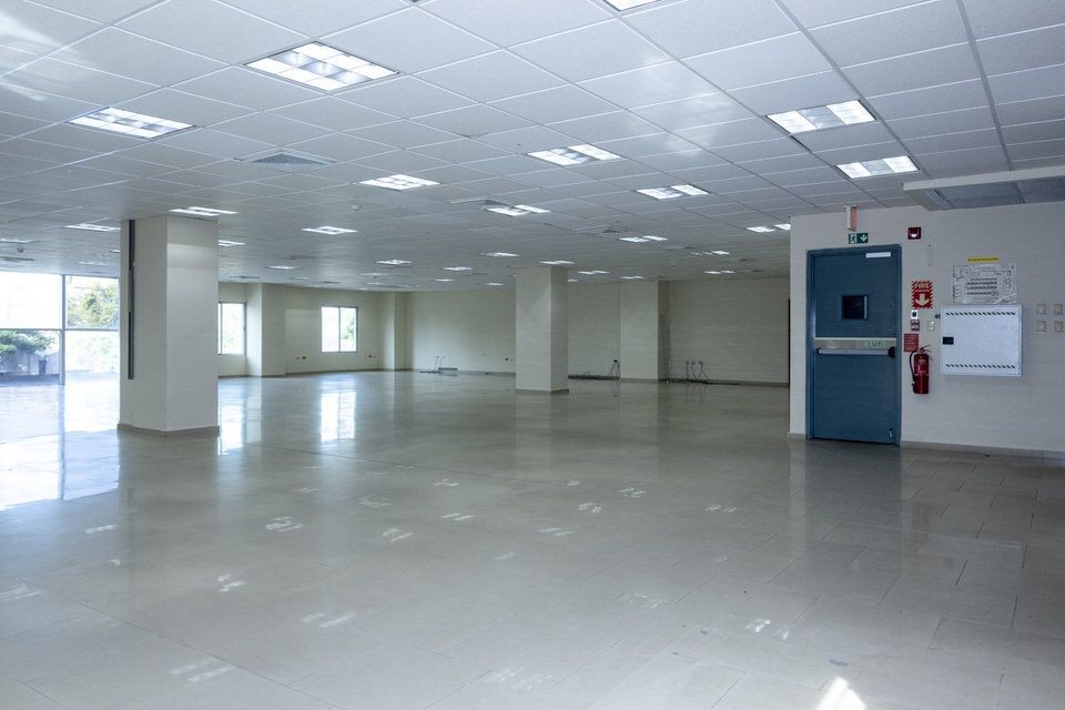 oficinas y locales comerciales - Evaristo Morales oficina de 412m2 12 parqueos  4