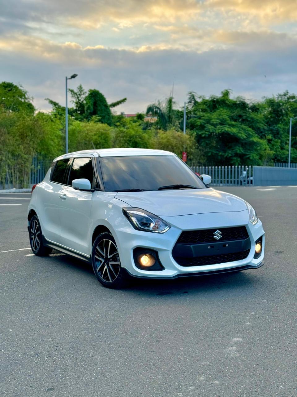 carros - suzuki Swift 2022