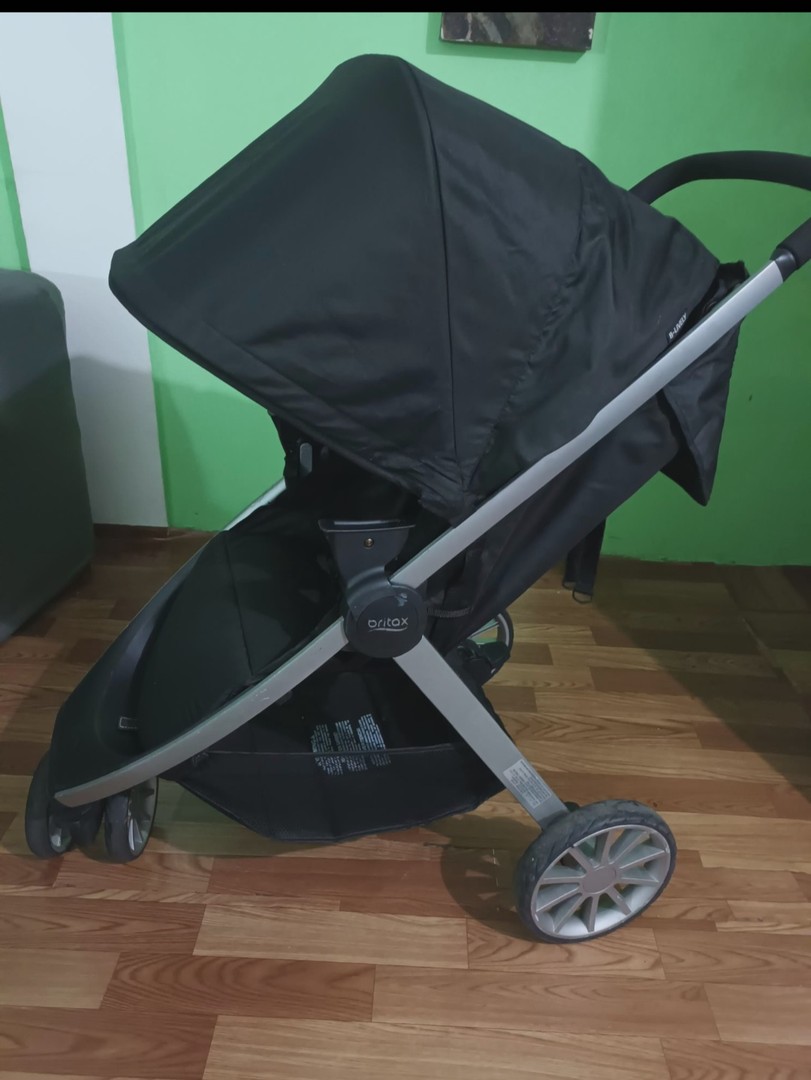 coches y sillas - Se vende coche Britax para niños en excelente condiciones como nuevo.