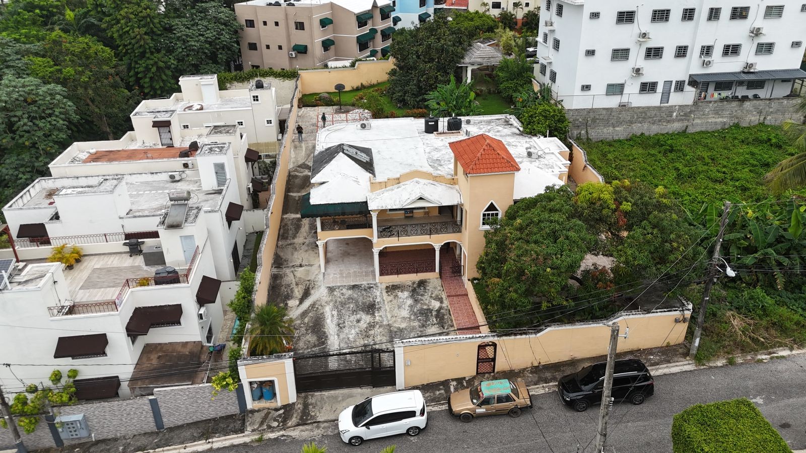 casas - Casa en Altos de Arroyo Hondo II con 9 habitaciones 