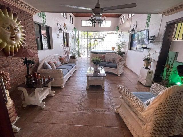 casas - Venta de lujosa casa en Urbanizacion Fernandez 3