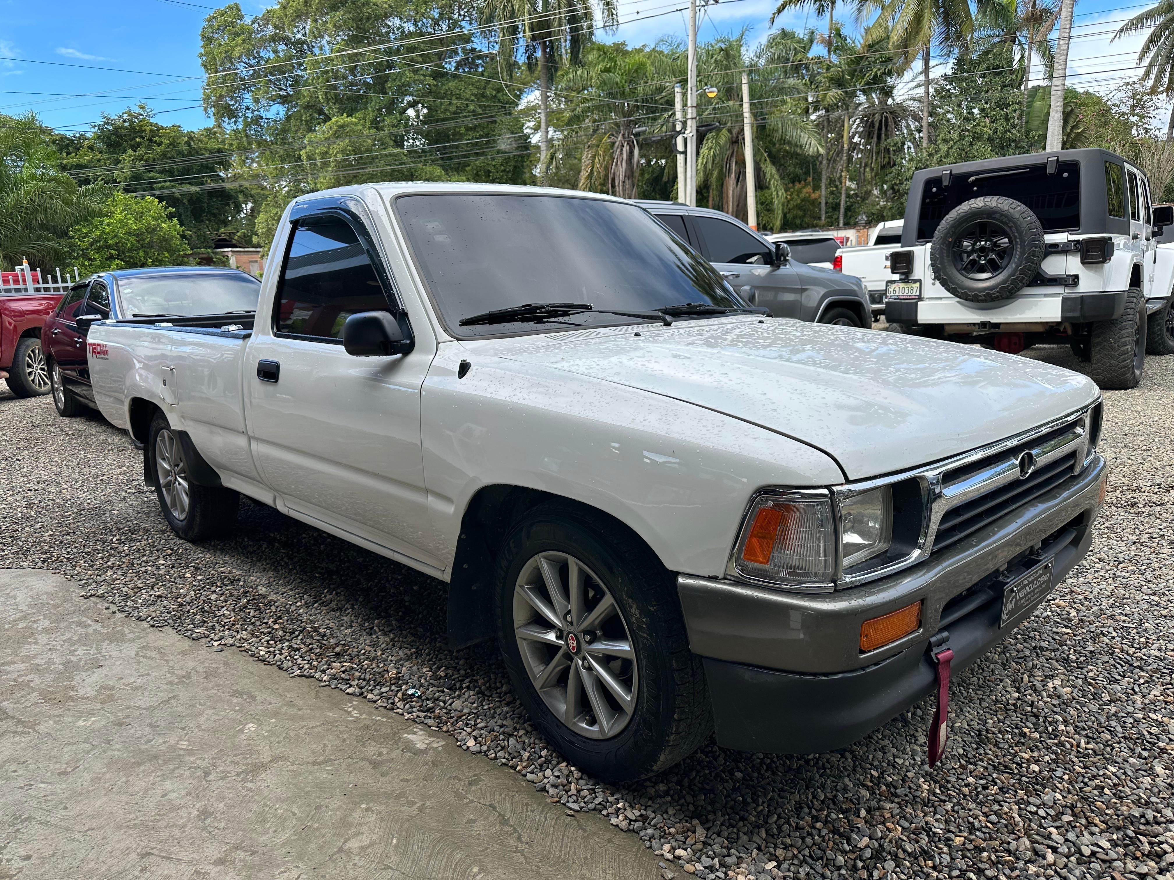 jeepetas y camionetas - TOYOTA HILUX PICK UP 1989