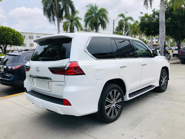 jeepetas y camionetas - LEXUS LX570  2019 2