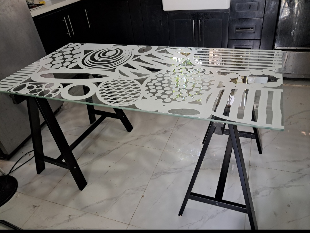 decoración y accesorios - Comedor  de ikea con 6 sillas  y cristal  en excel 6