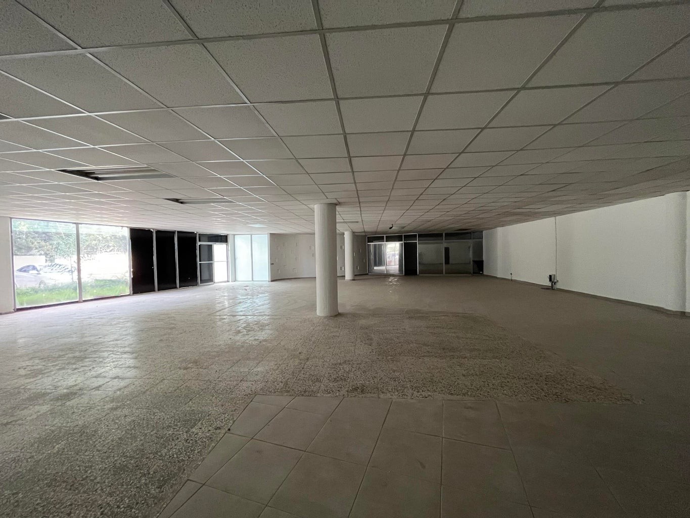 oficinas y locales comerciales - Amplio edificio en alquiler de 2 pisos. Se puede alquilar completo o por piso 3