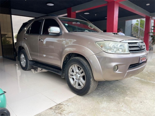 jeepetas y camionetas - Toyota Fortuner 2007 4x4 diésel 