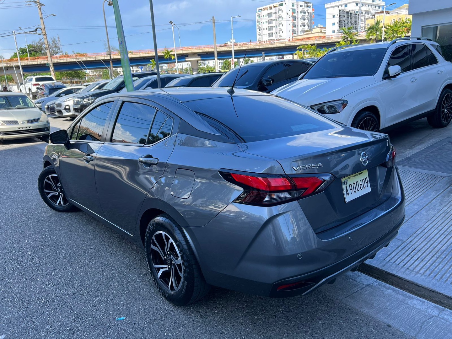 carros - Nissan Versa 2021 1